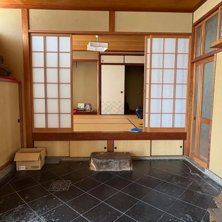 御所の西、護王神社の西。